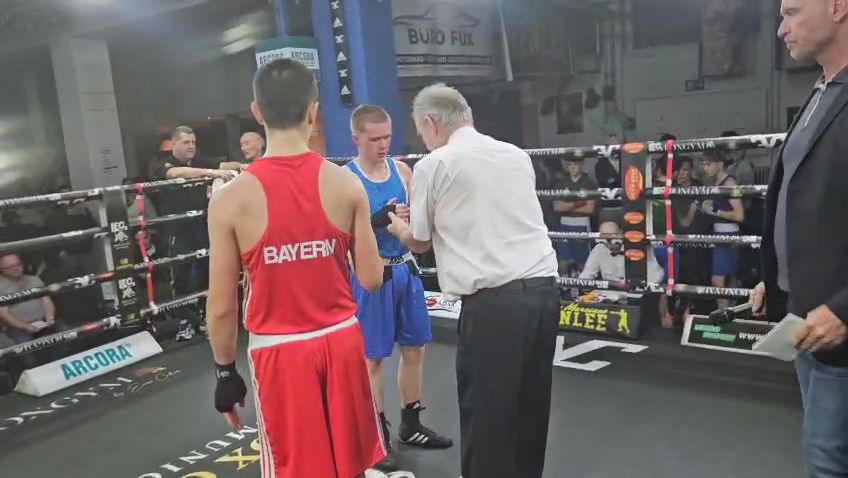Bayernauswahl Bayern vs. Irland Unser Champion Santino Heppner gewinnt in Runde 2 durch technisches KO.